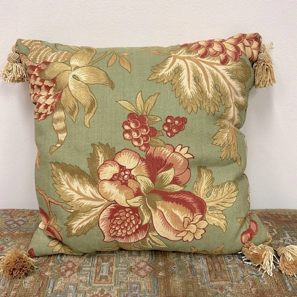 Vintage Borgata Floral Pillow Decorative Tassels Grape Vine Green‎